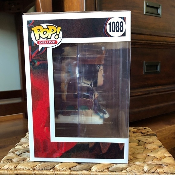 Funko Pop Disney: Snow White: Evil Queen on Throne #1088 - Picture 2 of 5